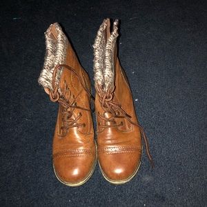 (Kohl’s brown leather boot